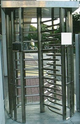 30 Pessoas / Min Full Height Turnstile com som de alarme tubo de aço inoxidável para o Aeroporto