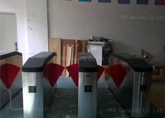 Torniquetes vermelhos espertos do tráfego dos canais da asa quatro do metro com controle de sensor do IR