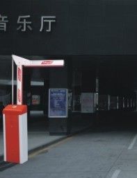 Portas automáticas de controle remoto do crescimento da segurança da rua para o estacionamento do carro